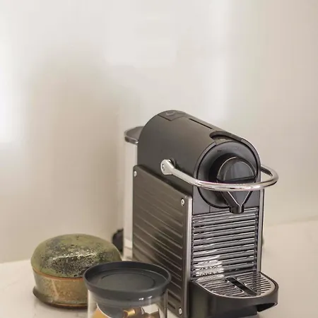 Appartamento Modern Charming Loft With Balcony In By Lisbeyond *