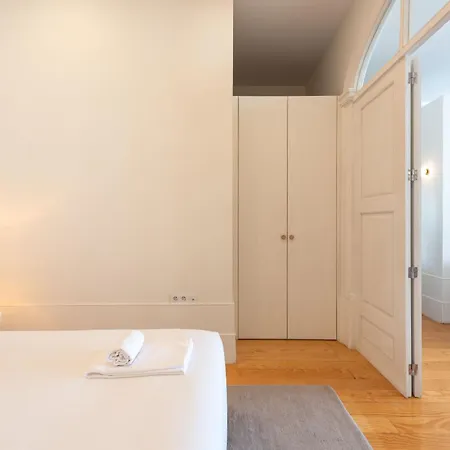 Modern Charming Loft With Balcony In By Lisbeyond Апартаменты
