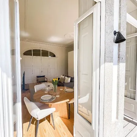 Modern Charming Loft With Balcony In Porto