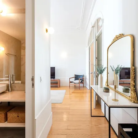 Modern Charming Loft With Balcony In By Lisbeyond ポルト